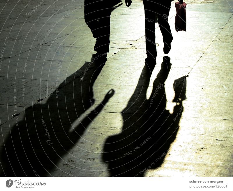 farbnuancen Mann Frau Sommer Ferien & Urlaub & Reisen weiß Licht hell Sonne Schatten shadow Mensch Kontrast