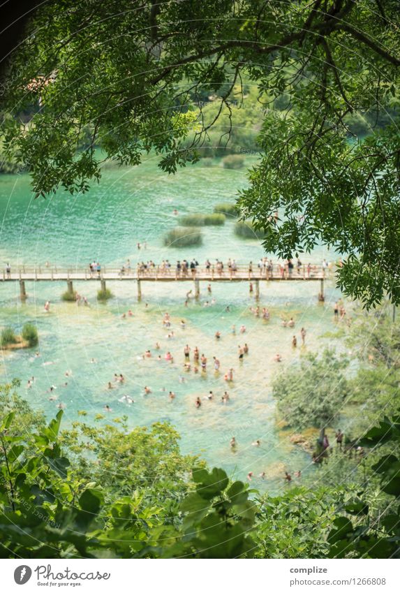 KRKA Ferien & Urlaub & Reisen Tourismus Ausflug Sightseeing Sommer Sommerurlaub Sonnenbad Strand Meer Mensch Menschengruppe Menschenmenge Umwelt Natur Pflanze