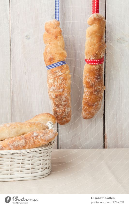 Baguettes handwerklich Brotkorb Lebensmittel Geschenk Bäckerei selbstgemacht rustikal französisch Stadt Essen Kruste Mehl Backwaren frisch gebacken Geschenkband