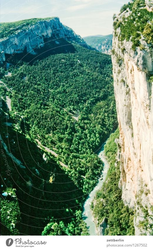 Frankreich (7) Europa Ferien & Urlaub & Reisen Reisefotografie Tourismus Landschaft Berge u. Gebirge Tal Serpentinen Wege & Pfade Fußweg Straße Pass Felsen