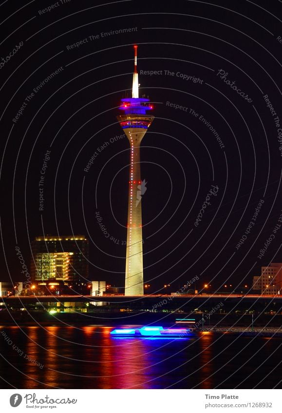 Rheinturm Skyline Menschenleer Hafen Brücke Turm Bauwerk Gebäude Architektur Fernsehturm Mauer Wand Treppe Terrasse Sehenswürdigkeit Verkehrswege