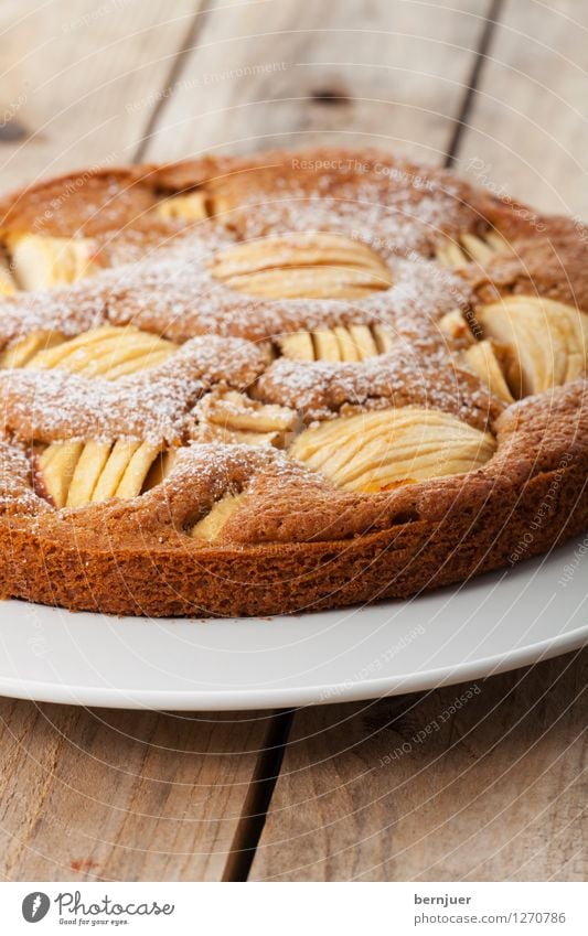 Sehr Fein Lebensmittel Teigwaren Backwaren Ernährung Teller gut natürlich braun Ehrlichkeit Apfelkuchen Ganz Kuchen Menschenleer bestäuben lecker Holz