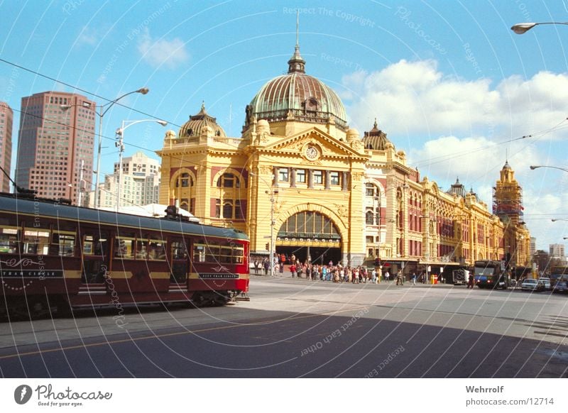 Melbourne Bahnhof Außenaufnahme Tag Ferien & Urlaub & Reisen Stadt Stadtzentrum Haus Platz Bauwerk Sehenswürdigkeit Straße Straßenbahn Stimmung Australien