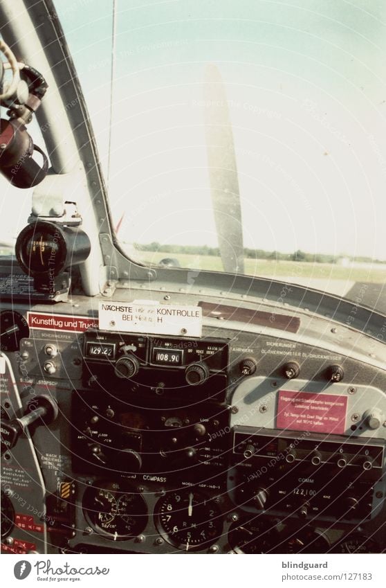 Ready To Take Off Flugzeug Cockpit Kunstflug Aerodynamik Flugschau Elektrisches Gerät Pilot Kopilot Ereignisse Knöpfe High-Tech Fenster Abdeckung Motor