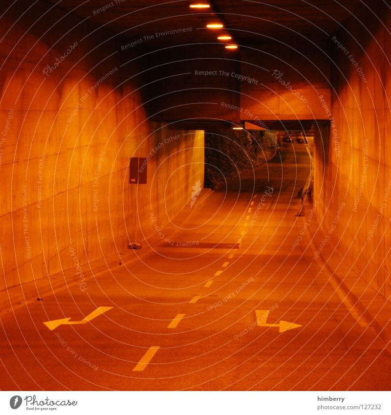 fluchtweg Tunnel Verkehr Beton Nacht Langzeitbelichtung Geschwindigkeit KFZ Licht fahren abbiegen Spuren Düsseldorf traffic Straße channel city lights Autobahn