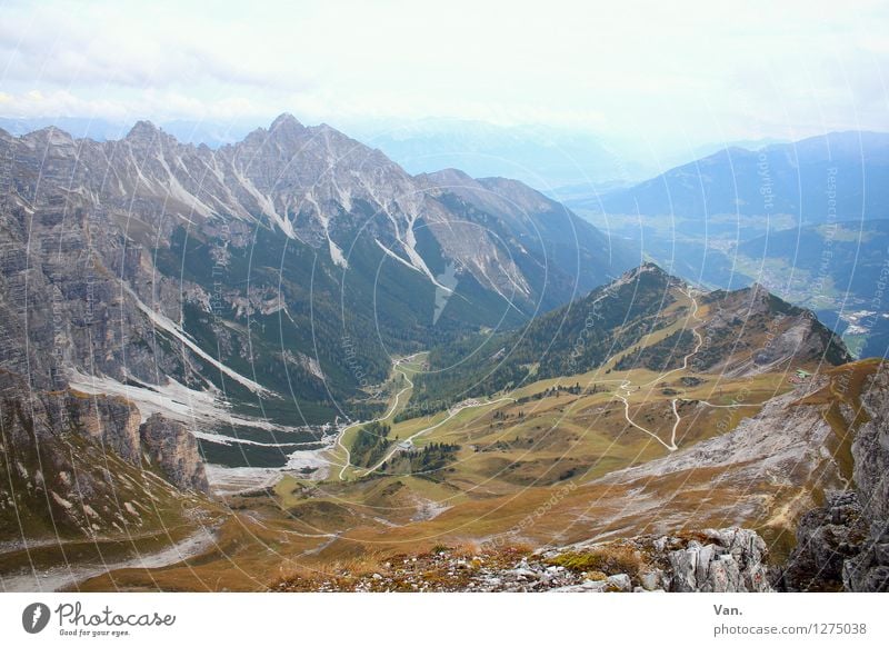 Auf eines Berges Gipfel... Natur Landschaft Pflanze Baum Gras Felsen Alpen Berge u. Gebirge Wege & Pfade frei grün Ferne Farbfoto mehrfarbig Außenaufnahme