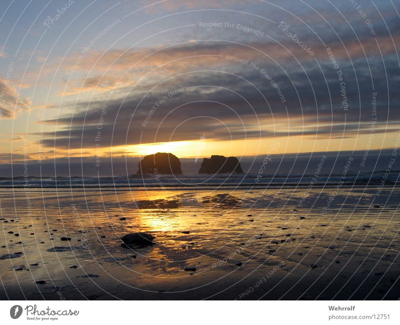 Two Rocks 2 Sonnenuntergang Amerika Oregon Meer Strand Wolken USA Wasserspiegelung Dämmerung Menschenleer Pazifik Pazifikstrand Westküste Wolkenhimmel