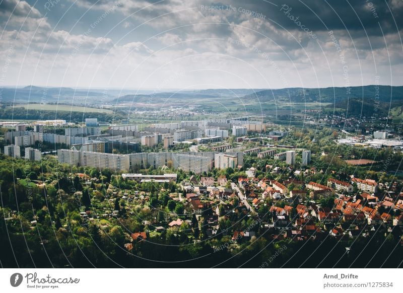 Platte Häusliches Leben Wohnung Haus Umwelt Landschaft Himmel Wolken Sommer Wetter Schönes Wetter Baum Wald Berge u. Gebirge Stadt Stadtrand bevölkert