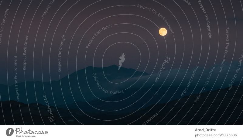 Mond über Kreta Natur Landschaft Luft Himmel Wolkenloser Himmel Vollmond Hügel Felsen Berge u. Gebirge Gipfel dunkel gelb violett schwarz Wolkenformation