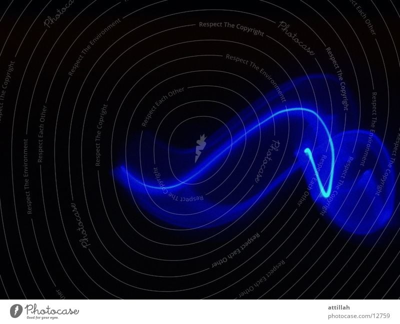 Blauer Flash schwarz Licht Langzeitbelichtung blau wackel Kurve Light