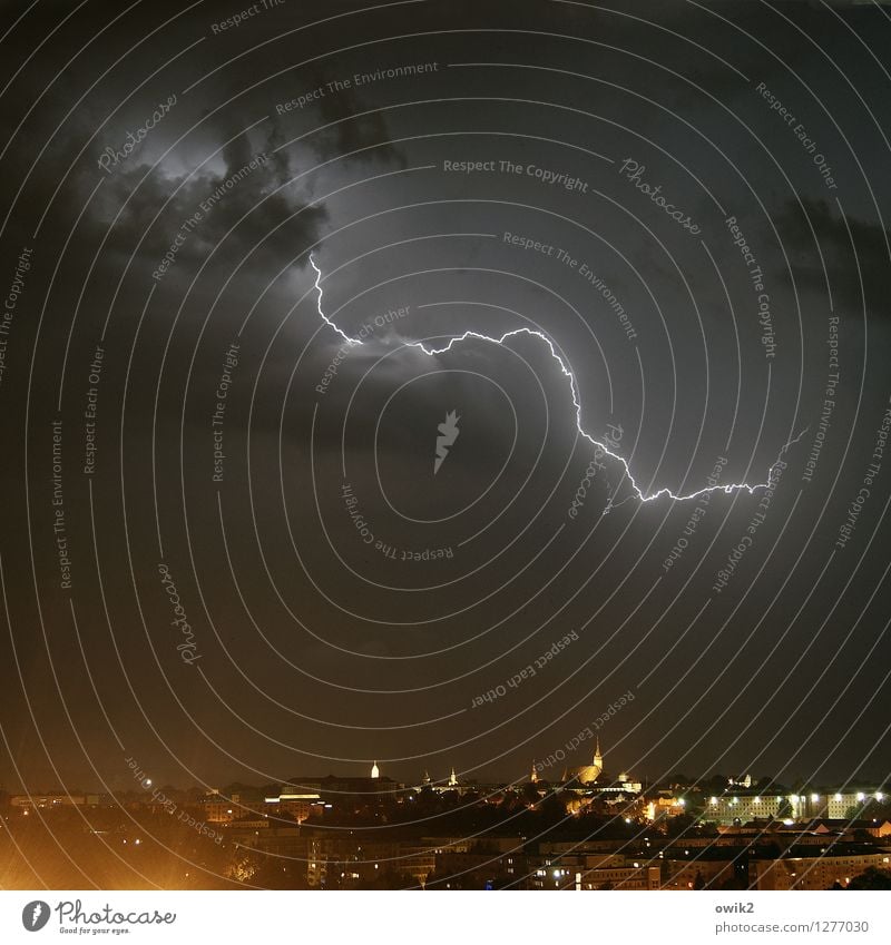 Basta Umwelt Natur Urelemente Himmel Wolken Gewitterwolken Horizont Unwetter Blitze Bautzen Deutschland Lausitz Kleinstadt Haus Kirche Dom leuchten bedrohlich