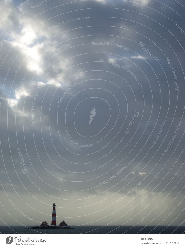 Last Man Standing Sturm Leuchtturm Wellen Wolken Hochwasser Westerhever Deich Nordfriesland Einsamkeit Meer Nordsee mordsee emma Wasser Himmel Wind Flut warft