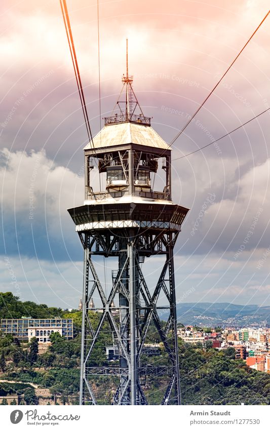 Barcelona - Seilbahn (Torre Jaume) Lifestyle Ferien & Urlaub & Reisen Tourismus Ausflug Sommerurlaub Berge u. Gebirge Haus Umwelt Landschaft Wolken