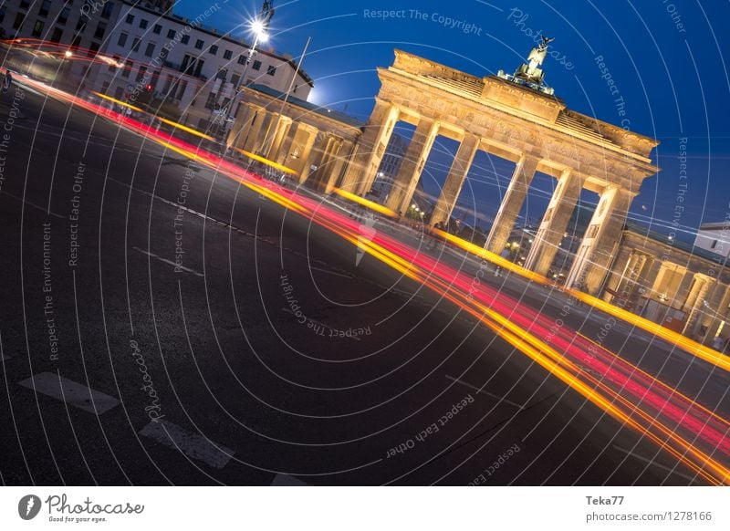 Berlin Abends II Ferien & Urlaub & Reisen Sightseeing Nachtleben Mensch Brandenburger Tor Deutschland Fassade Abenteuer ästhetisch Zufriedenheit Farbfoto