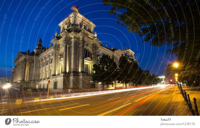 Bundestag IIII Ferien & Urlaub & Reisen Mensch Museum Stadt Hauptstadt Dom Fassade Deutscher Bundestag ästhetisch Macht Farbfoto Außenaufnahme Abend Dämmerung