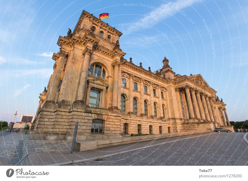 Bundestag II Ferien & Urlaub & Reisen Mensch Museum Stadt Hauptstadt Dom Fassade Sehenswürdigkeit Deutscher Bundestag ästhetisch Macht Außenaufnahme