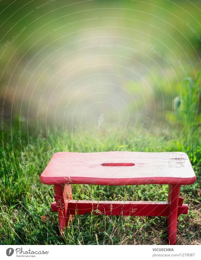 Rote Hocker auf Grass Hintergrund Lifestyle Stil Design Erholung Freizeit & Hobby Sommer Haus Garten Dekoration & Verzierung Möbel Stuhl Natur Landschaft