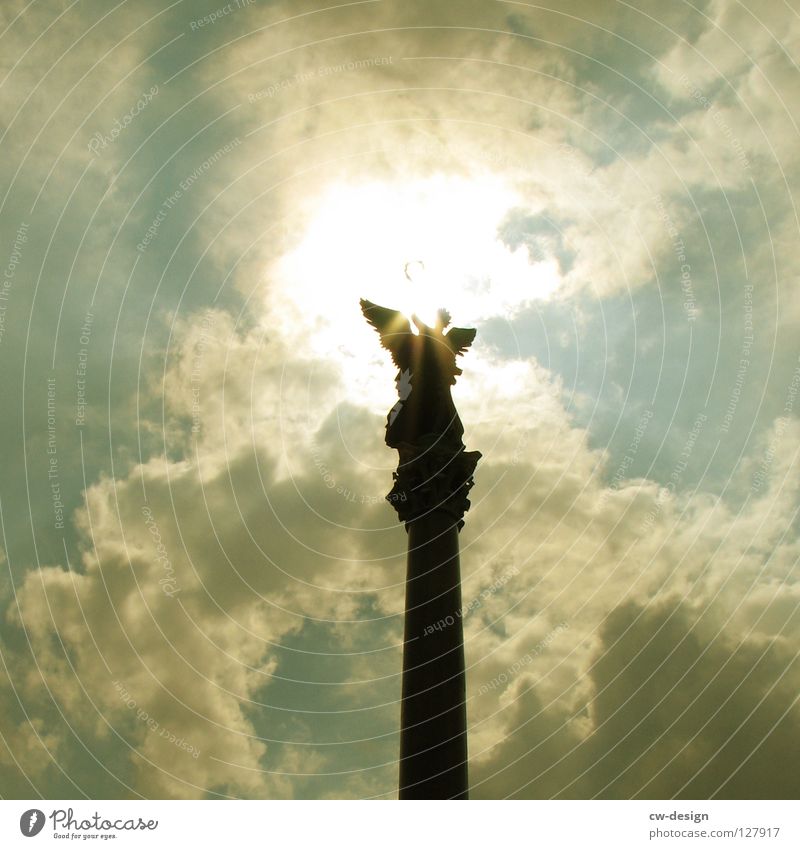 GOLDEN GIRL Goldelse Wahrzeichen Kreisverkehr Wolken Blendeneffekt Siegessäule Deutschland Froschperspektive Licht Gegenlicht Denkmal Ferien & Urlaub & Reisen