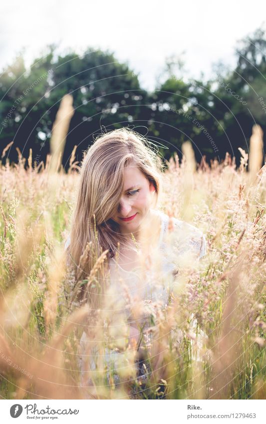 Sommerglück. Gesundheit Alternativmedizin Allergie Meditation Ferien & Urlaub & Reisen Ausflug Mensch feminin Junge Frau Jugendliche 1 18-30 Jahre Erwachsene