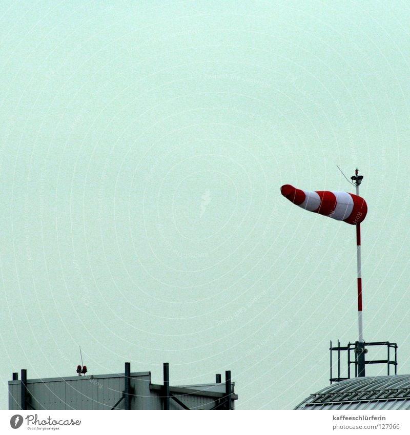 Windding Tornado Leidenschaft Dach Windrichtung horizontal grau gestreift Luftverkehr blau