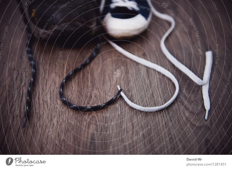 Gegensätze ziehen sich an Mensch maskulin feminin Frau Erwachsene Mann Paar Partner Leben Fuß Kunst Schuhe Zeichen Schriftzeichen Herz Liebe Zusammensein Glück