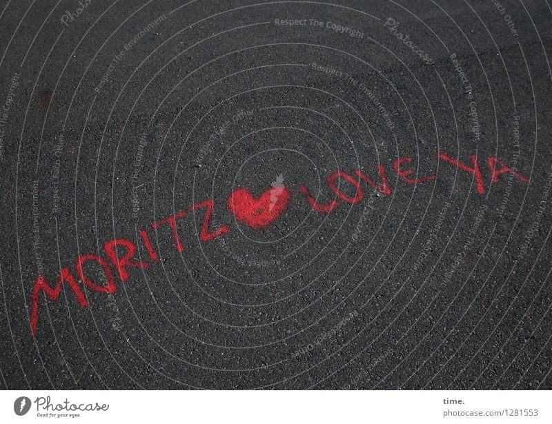 Love Statement Berlin Verkehr Verkehrswege Fahrradfahren Fußgänger Straße Wege & Pfade Teer alt Zeichen Schriftzeichen Graffiti authentisch Gefühle Leidenschaft