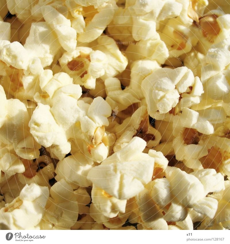 PopCorn Lebensmittel Getreide Ernährung Pfanne Theater Kino Filmindustrie Video Schornstein Mikrowelle frisch lecker gelb weiß Appetit & Hunger Popkorn Korn