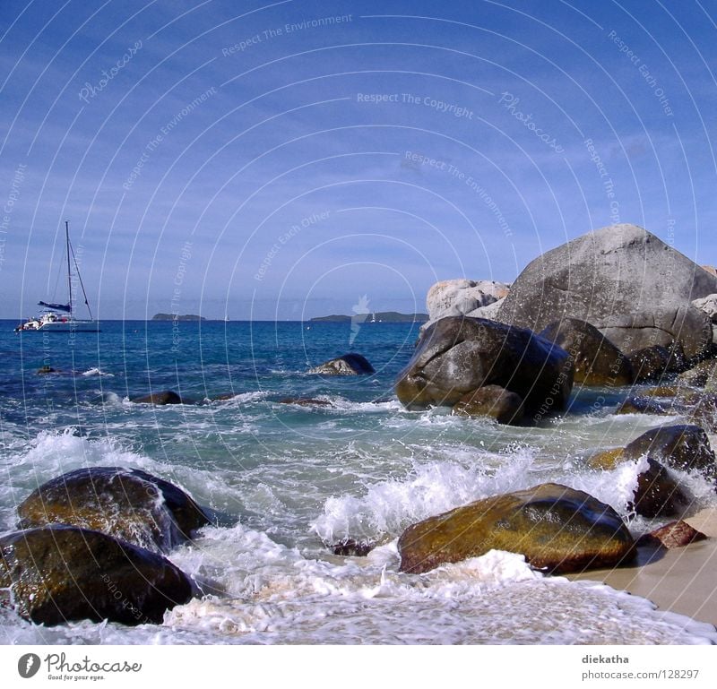 The Bath IV Wellen Meer Schaum Strand Granit Horizont Ferne Segelboot Wasserfahrzeug Segeltörn Ferien & Urlaub & Reisen Karibisches Meer Rauschen Brandung Hügel