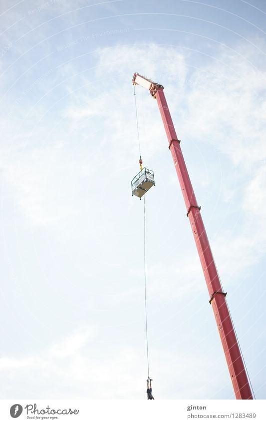 Bungee Sprung Sport Seil Mensch Mann Erwachsene Himmel Wolken Schönes Wetter springen Extremsport extrem Nervenkitzel fallen fliegen loslassen Kran Kran arm