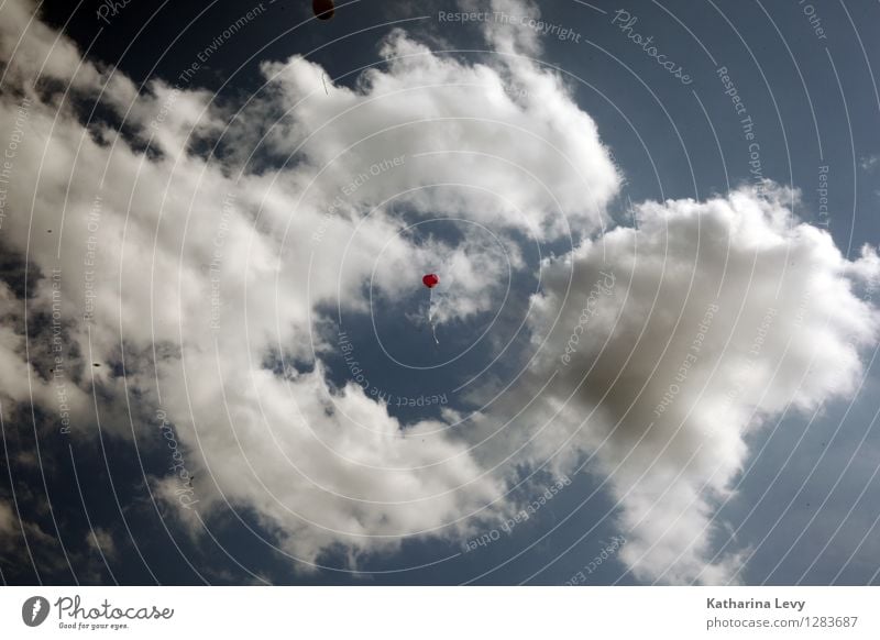 1 Jahrmarkt Hochzeit Geburtstag Umwelt Natur Urelemente Luft Himmel Wolken Wetter Schönes Wetter fliegen Ferne Unendlichkeit klein natürlich rund blau rot weiß