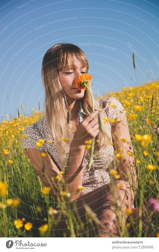 Frühlingsgefühle Freude Haare & Frisuren Sommer Sonne Muttertag Mensch feminin Junge Frau Jugendliche Erwachsene Leben 1 18-30 Jahre Natur Landschaft