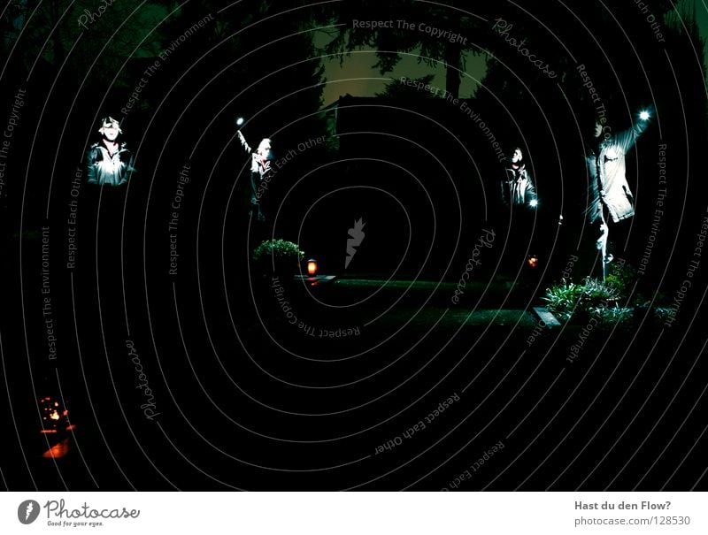 Zu Grabe dunkel Finger Licht schwarz heiß Hölle Licht im Dunkeln brennen Ping elektronisch Lampe Anschluss Krallen Haushuhn böse Schmerz Friedhof töten Tod