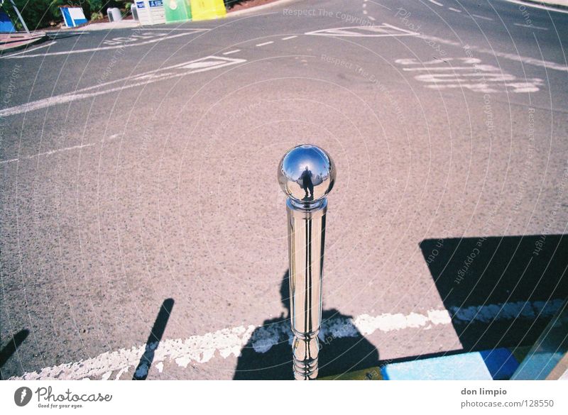 kleines ICH analog stoppen Verkehrswege Schatten chrome Straße and go for ...space