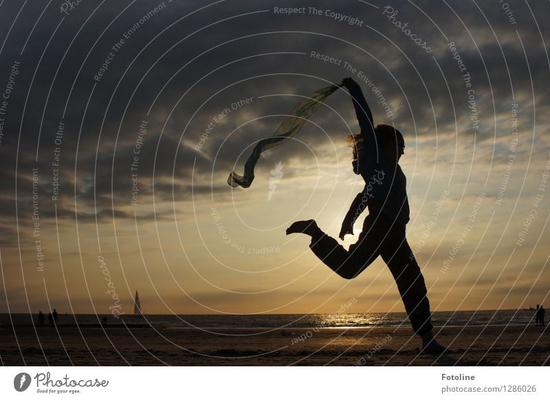 sportlich, sportlich! Mensch feminin Mädchen Junge Frau Jugendliche Kindheit 1 Umwelt Natur Landschaft Himmel Wolken Sommer Küste Strand Nordsee Meer natürlich