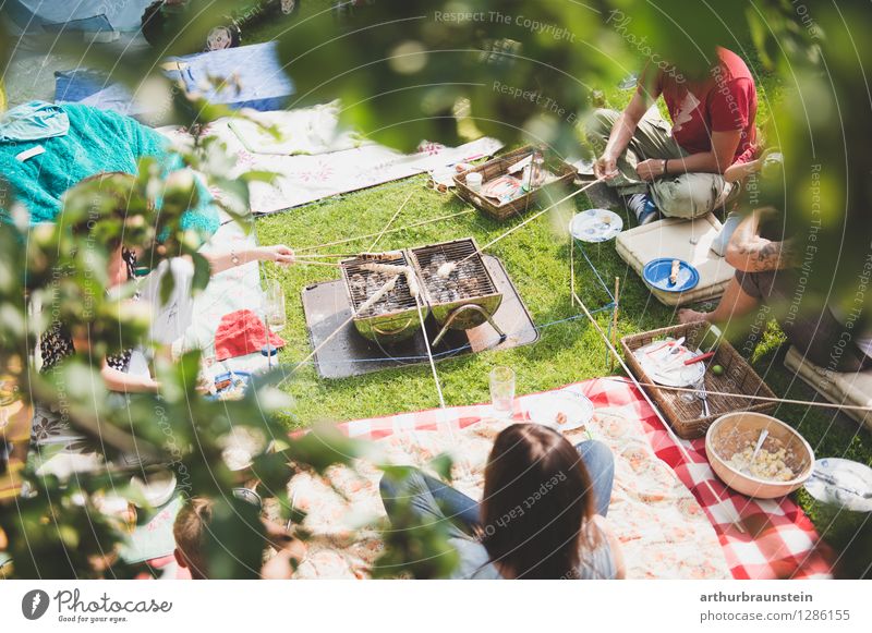 Steckerlgrillen im Garten Lebensmittel Fleisch Wurstwaren Teigwaren Backwaren Ernährung Abendessen Lifestyle Freude Freizeit & Hobby Grillen