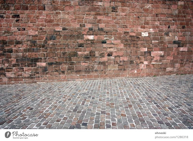 The Wall Altstadt Bauwerk Mauer Wand Fassade Straße Wege & Pfade Backstein Backsteinwand Stein historisch Hintergrundbild Farbfoto Außenaufnahme abstrakt Muster