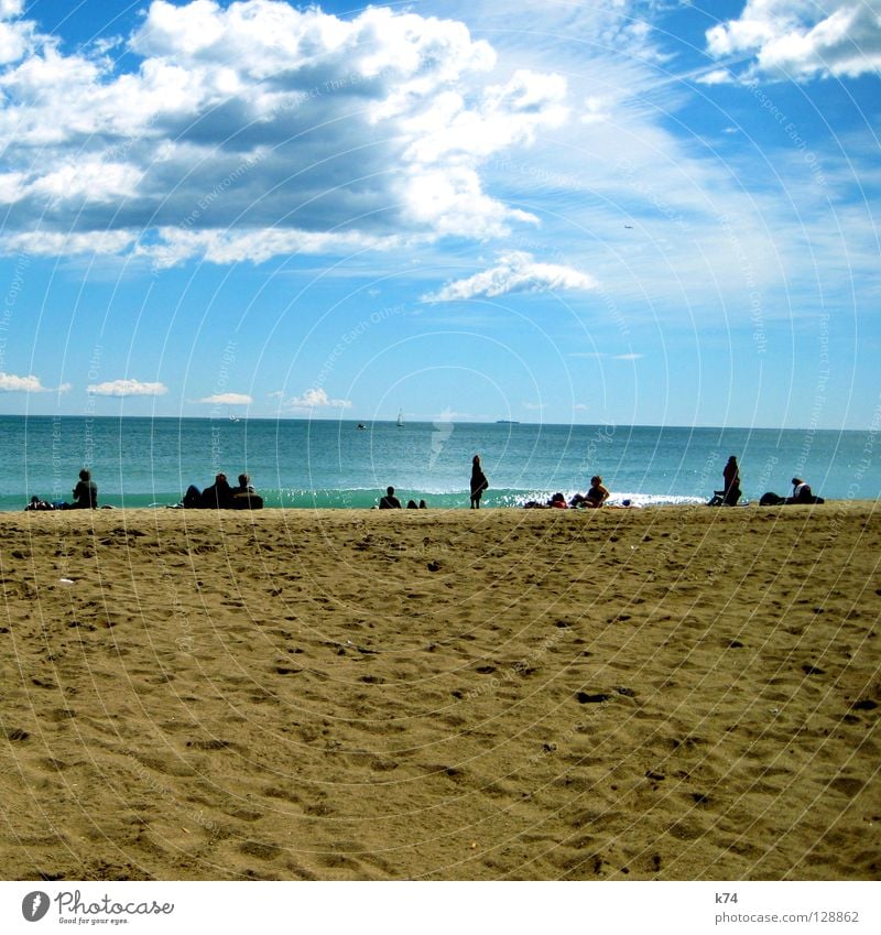 LOUNGIN Strand Meer Himmel Wolken Fähre Wasserfahrzeug Wellen Brandung Sonntag Erholung erste Horizont türkis Küste sea coast sky Mensch Segel Sand Reihe