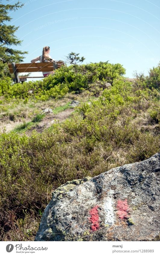 Auszeit | 555 Zufriedenheit Erholung ruhig Ausflug Sommer wandern Mensch feminin Jugendliche 1 13-18 Jahre Zeichen Hinweisschild Warnschild Wandertag