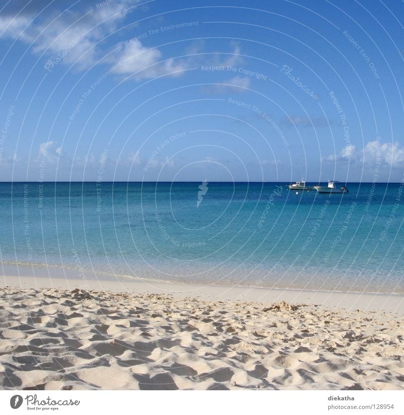 Traute Zweisamkeit Meer Wolken Wasserfahrzeug ruhig türkis Sommer Ferien & Urlaub & Reisen Horizont Strand 2 Ferne ankern Pause Wetter Himmel Sand blau Kuba