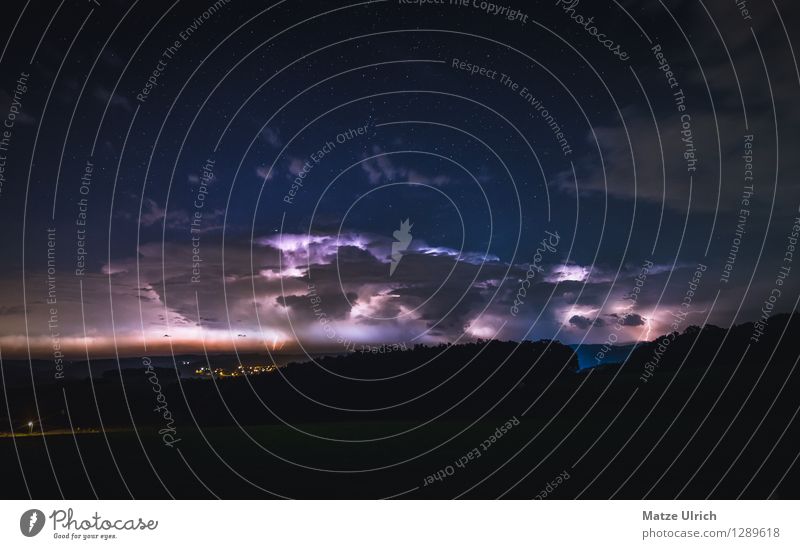 Gewitterwolke bei Nacht Landschaft Himmel Stern Horizont Sommer Wetter Schönes Wetter schlechtes Wetter Unwetter Regen Blitze Wald Hügel Endzeitstimmung Energie