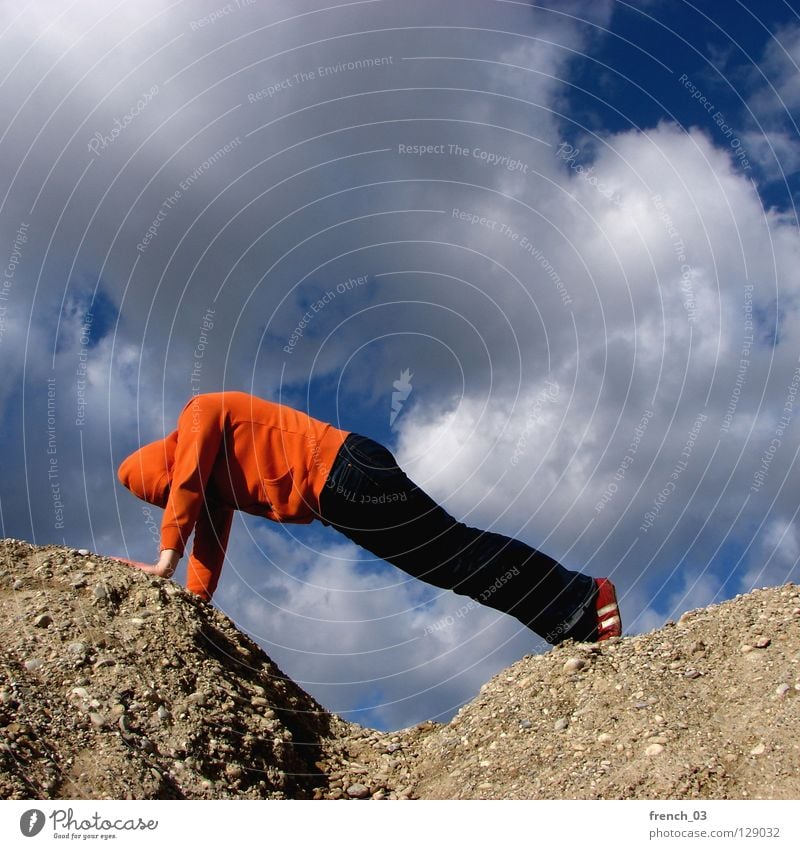 gut Mensch Kapuze Pullover Jacke weiß See Denken Zwerg gesichtslos maskulin unerkannt Kapuzenpullover Hand zyan Wolken schlechtes Wetter Froschperspektive