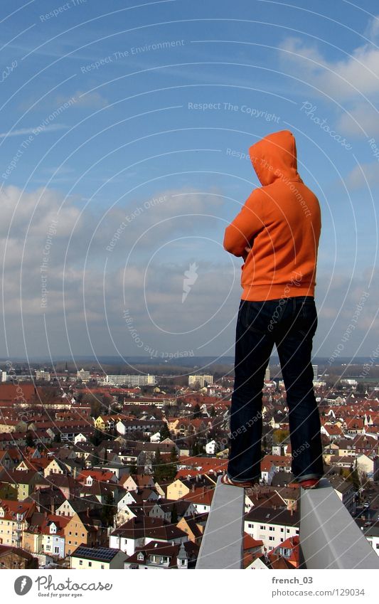 Irgendwann Mensch Kapuze Pullover Jacke weiß See Denken Zwerg gesichtslos maskulin unerkannt Kapuzenpullover Hand zyan Wolken schlechtes Wetter