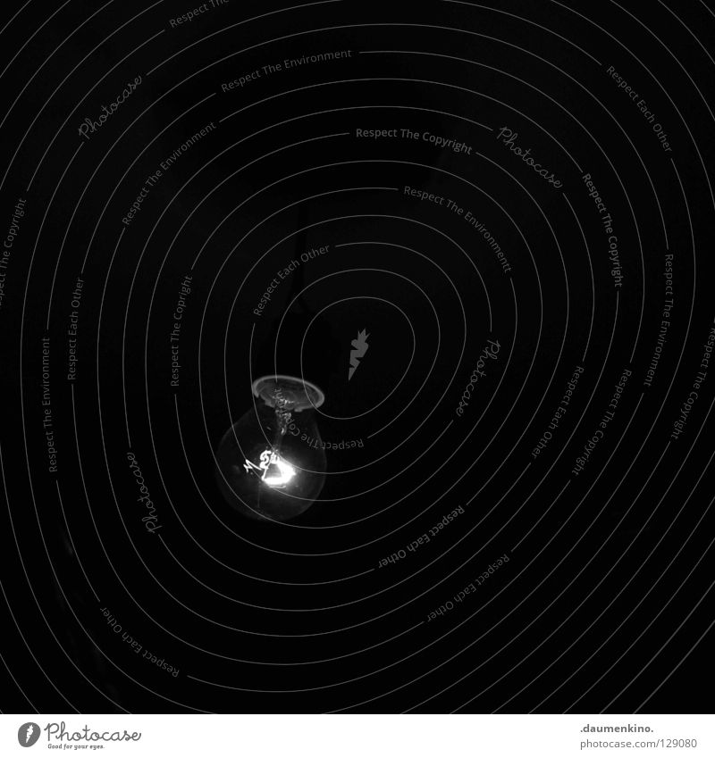lights out Lampe Glühbirne Elektrizität Licht glühen Industrie Elektrisches Gerät Technik & Technologie Beleuchtung Wärme Schatten Halterung Kabel Glas Gas