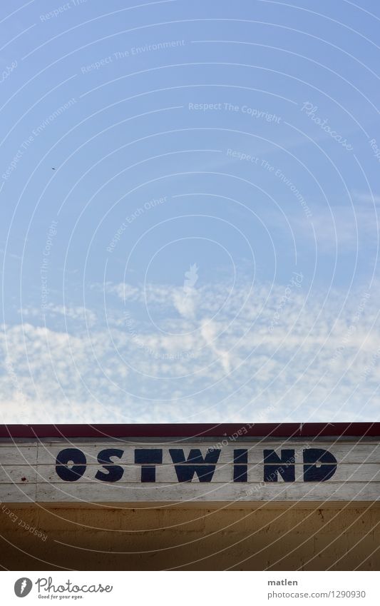 sometimes Himmel Wolken Sommer Wetter Schönes Wetter Menschenleer Mauer Wand frisch blau braun gelb weiß Ostwind Schriftstück Farbfoto Gedeckte Farben