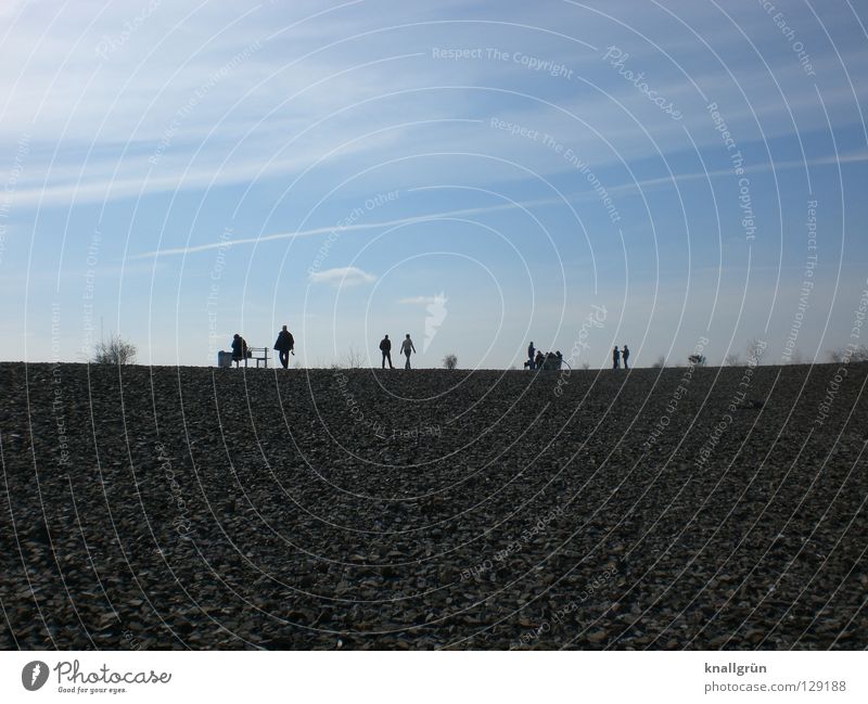 Sonntagsausflug Ausflug Mann Wolken Halde Aussicht Bank Menschengruppe Himmel Blick Kies