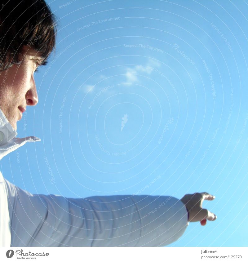 Frauen zeigen was sie wollen! himmelblau Jacke weiß schwarz Finger Hand Himmel Luftverkehr Haare & Frisuren Blick makellos Mensch Gefühle perfekt einwandfrei