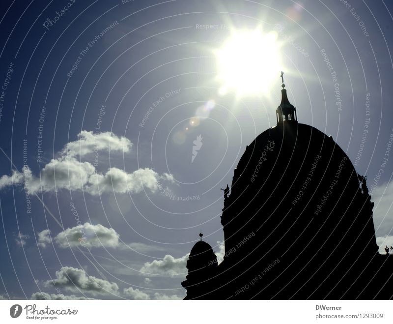 Der Dom Tourismus Sightseeing Städtereise Architektur Himmel Wolken Sonne Sonnenlicht Schönes Wetter Hauptstadt Kirche Palast Sehenswürdigkeit glänzend leuchten