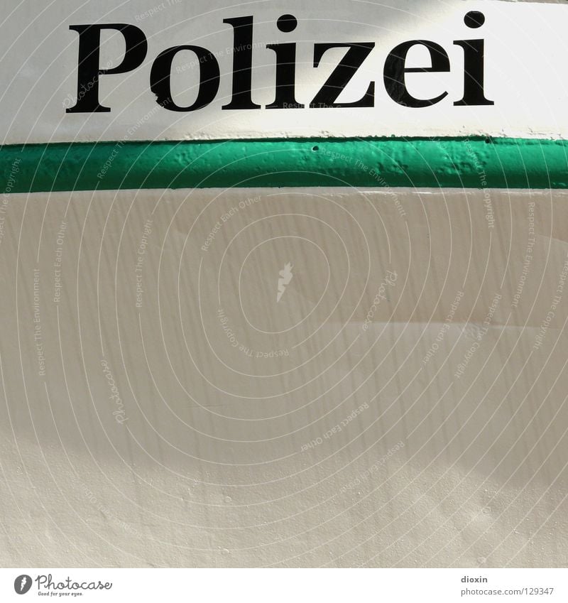 Polizei Überwachung Buchstaben Schriftzeichen Polizeiboot Wasserschutzpolizei Wort Lateinische Schrift Textfreiraum unten Detailaufnahme Bildausschnitt