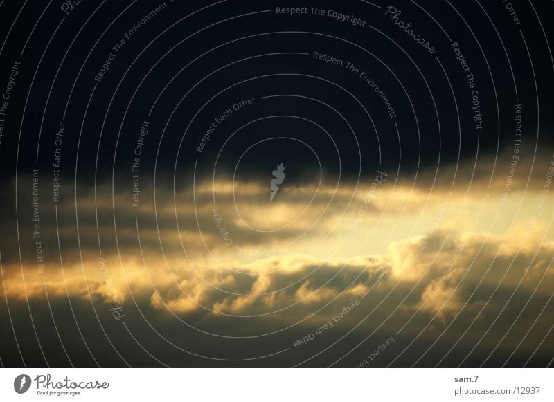 Der Himmel öffnet sich Wolken Sonnenstrahlen Ferien & Urlaub & Reisen Detailaufnahme puffy