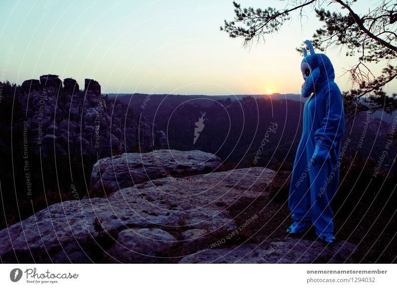 Rückblicker Kunst Kunstwerk Gemälde ästhetisch Sächsische Schweiz Felsen Karnevalskostüm blau Monster Ungeheuer ungeheuerlich Sonnenaufgang Traurigkeit